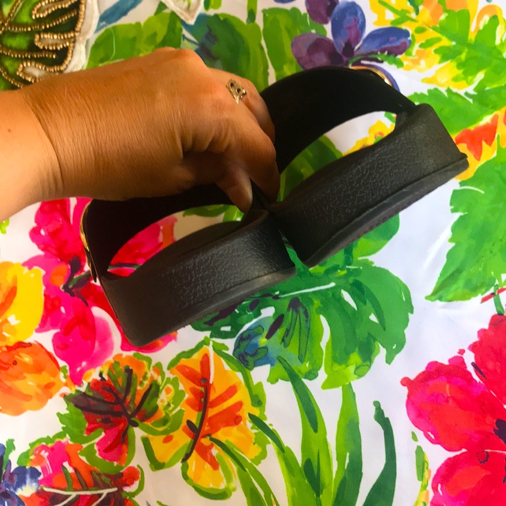 Brand New Madden Girl Flynn Black & Gold Sandals - Picture 11 of 16